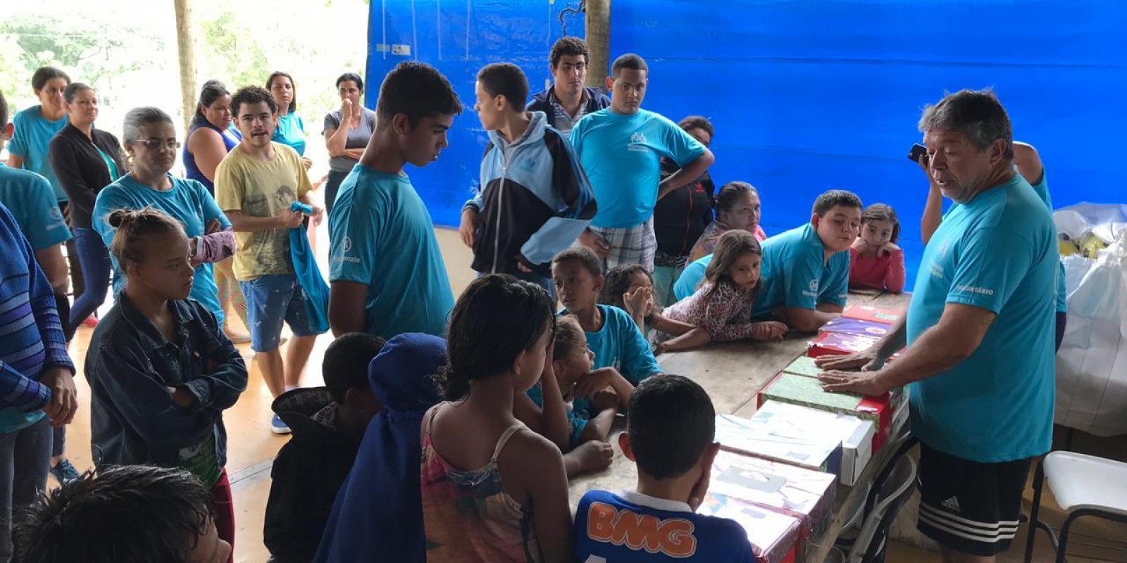 Mackenzie Voluntário com as crianças da APAE